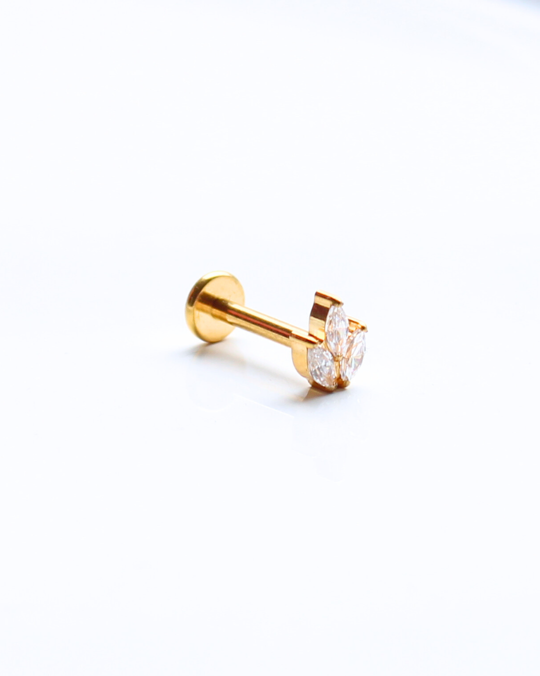 LABRET EN TITANIO EN FORMA DE PÉTALOS CON CIRCONITAS