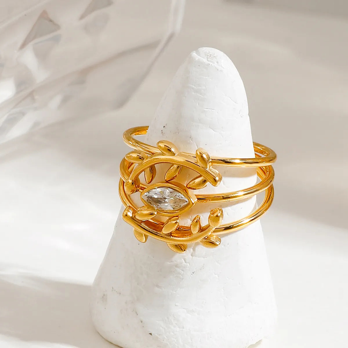 SET DE TRES ANILLOS (RAMAS Y CIRCONITA)