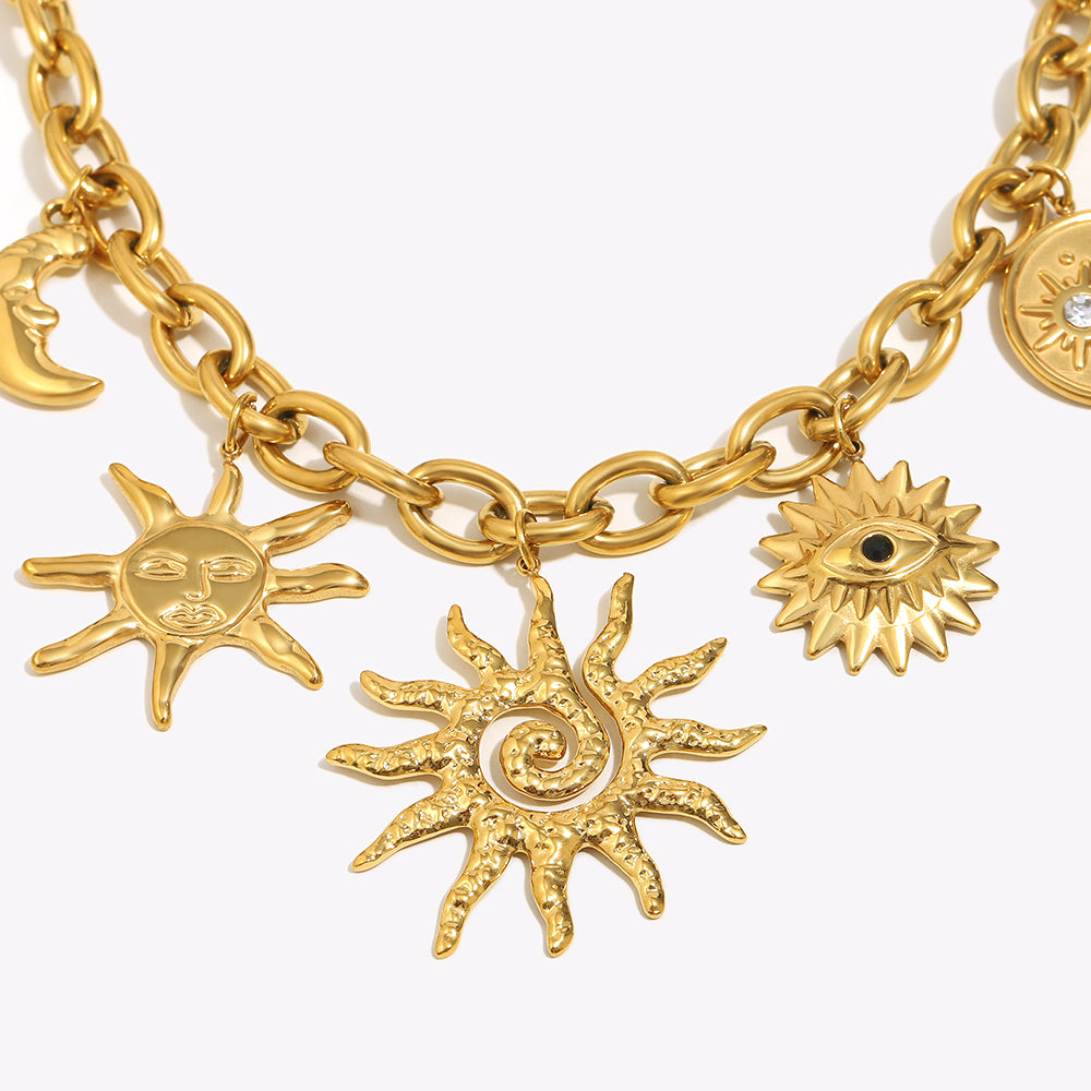 COLLAR DE ESLABONES CON DIJES DE SOL Y LUNA