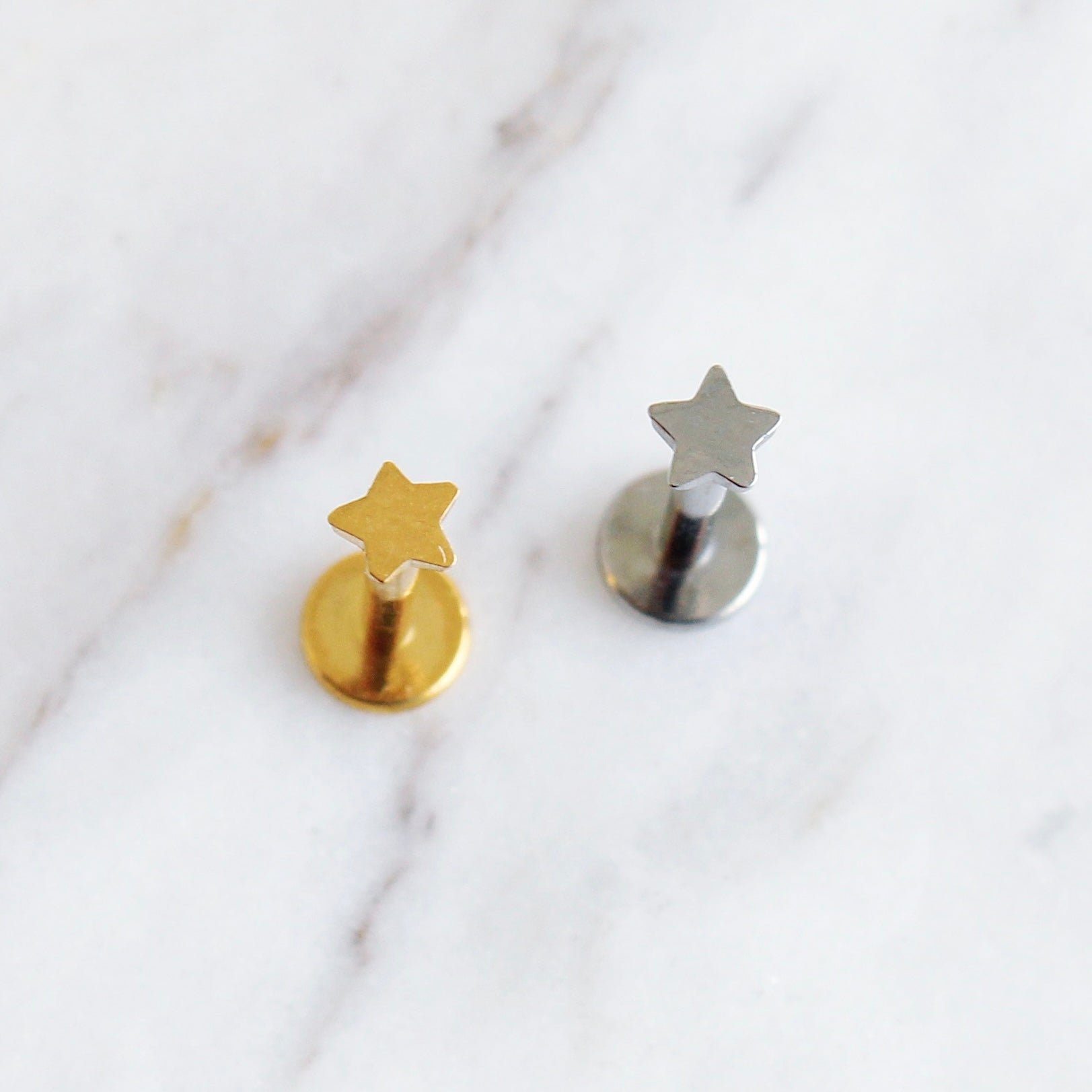 LABRET EN TITANIO EN FORMA DE ESTRELLA