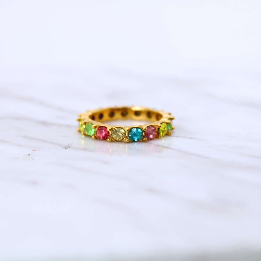 ANILLO DELGADO CON CIRCONITAS DE COLORES PASTELES