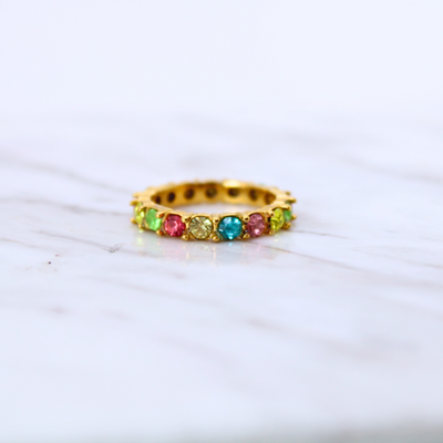 ANILLO DELGADO CON CIRCONITAS DE COLORES PASTELES