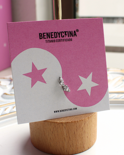 LABRET EN TITANIO CON PETALOS Y ESTRELLA