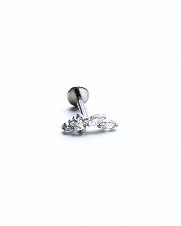 LABRET EN TITANIO CON PETALOS Y ESTRELLA