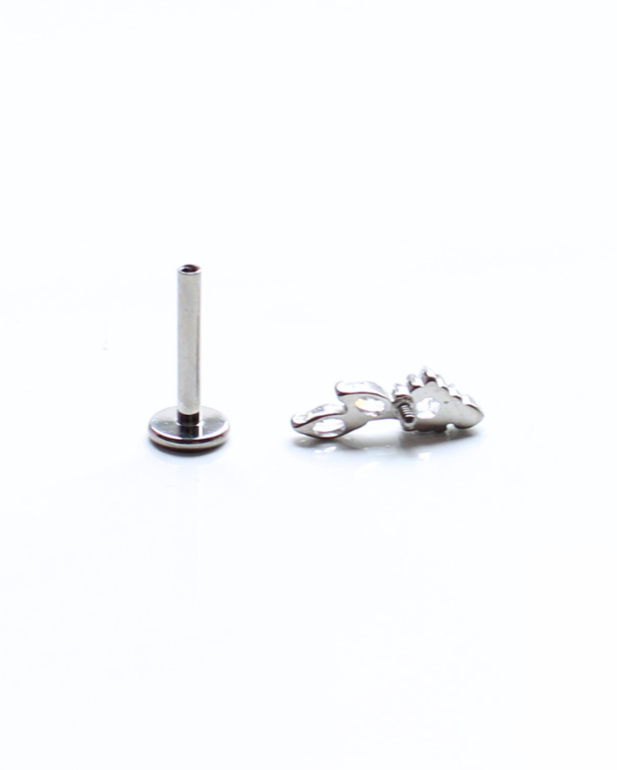 LABRET EN TITANIO CON PETALOS Y ESTRELLA