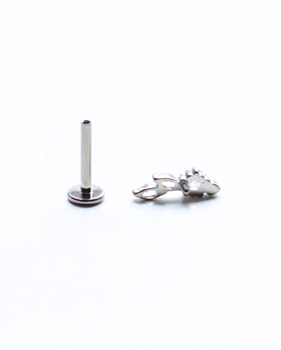 LABRET EN TITANIO CON PETALOS Y ESTRELLA