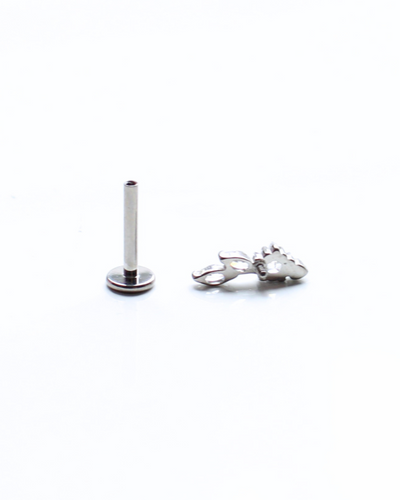 LABRET EN TITANIO CON PETALOS Y ESTRELLA