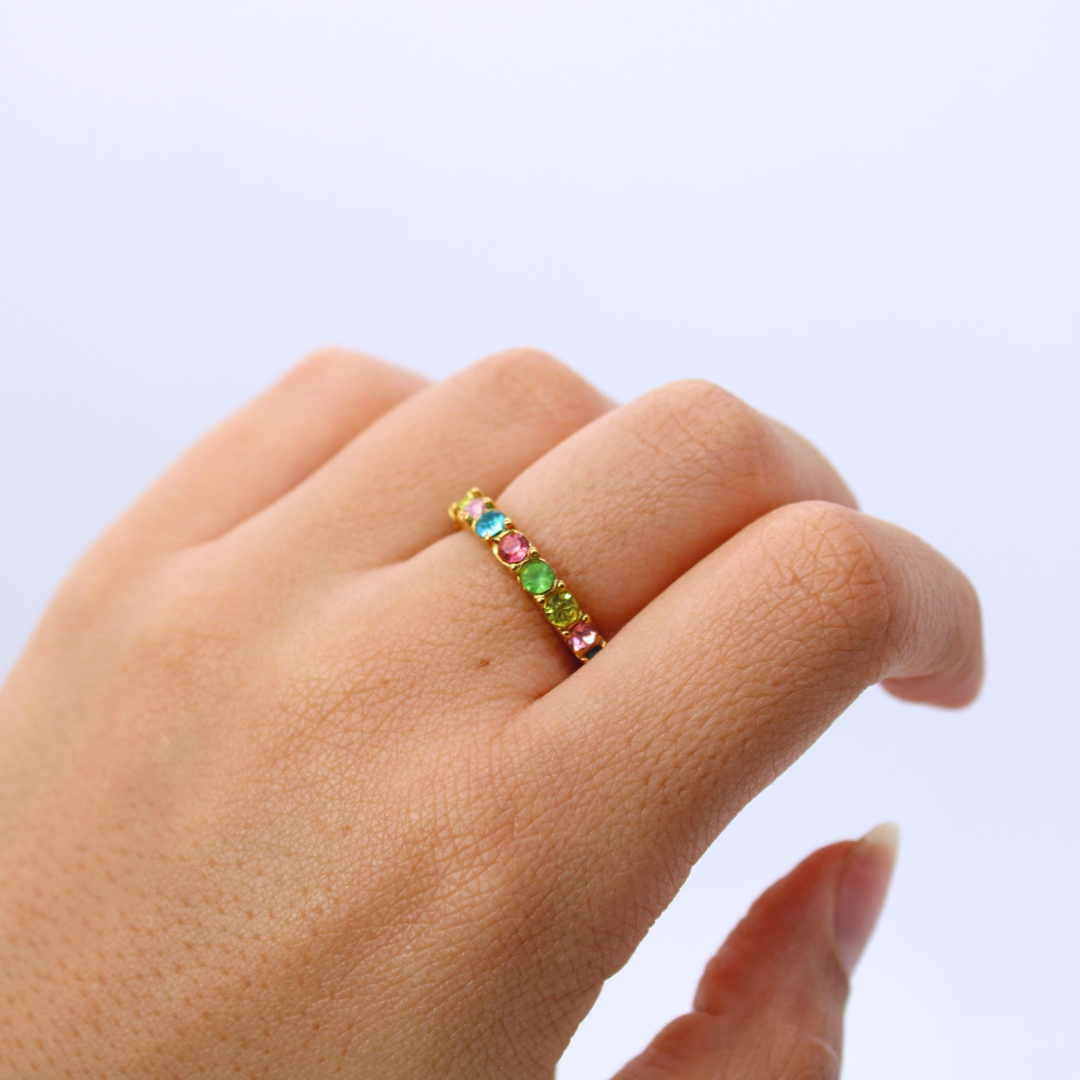 ANILLO DELGADO CON CIRCONITAS DE COLORES PASTELES