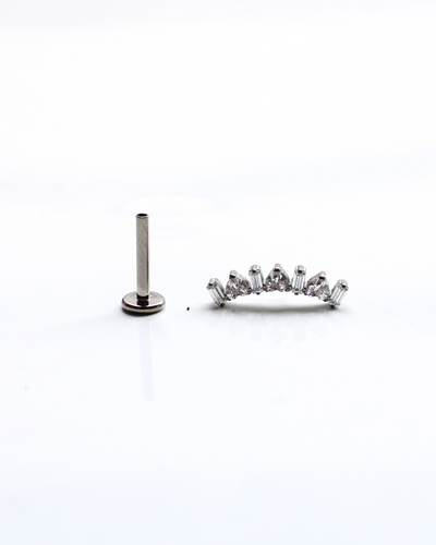 LABRET EN TITANIO EN FORMA DE CORONA