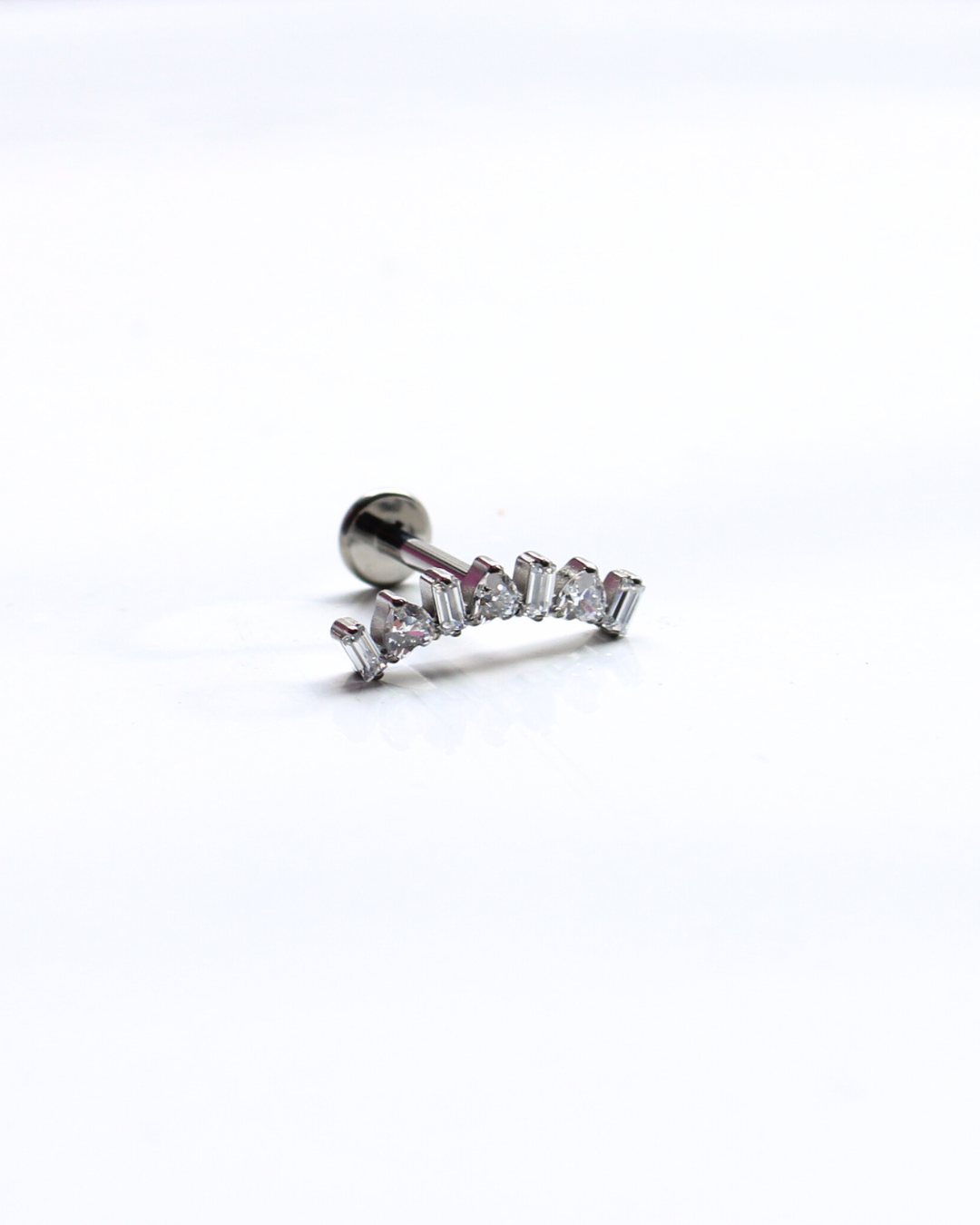 LABRET EN TITANIO EN FORMA DE CORONA
