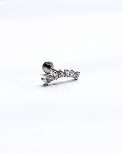 LABRET EN TITANIO EN FORMA DE CORONA