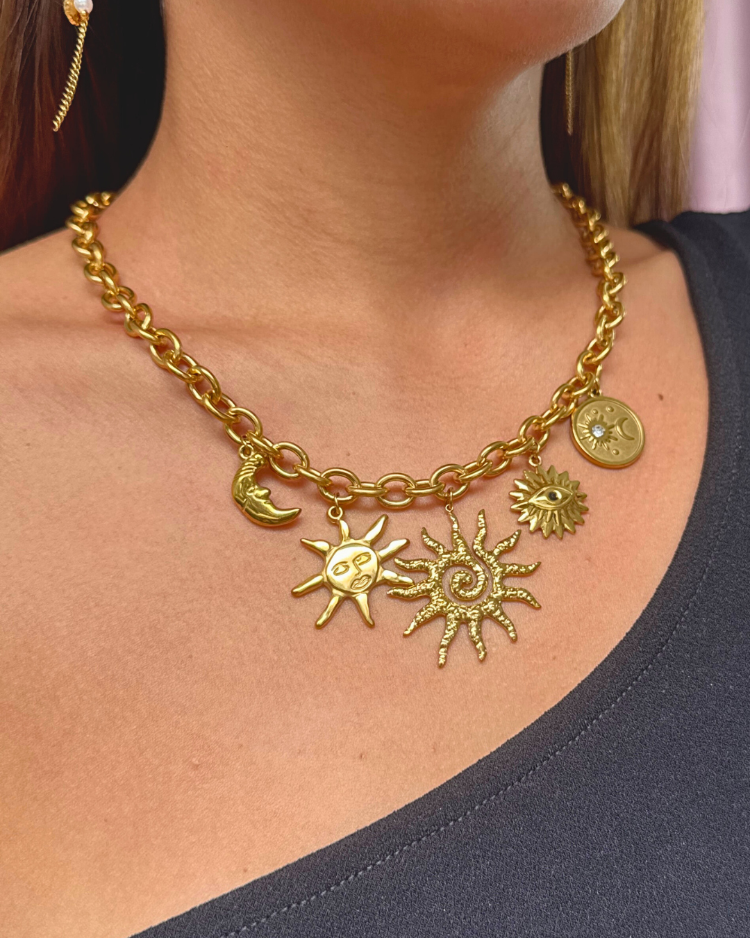 COLLAR DE ESLABONES CON DIJES DE SOL Y LUNA