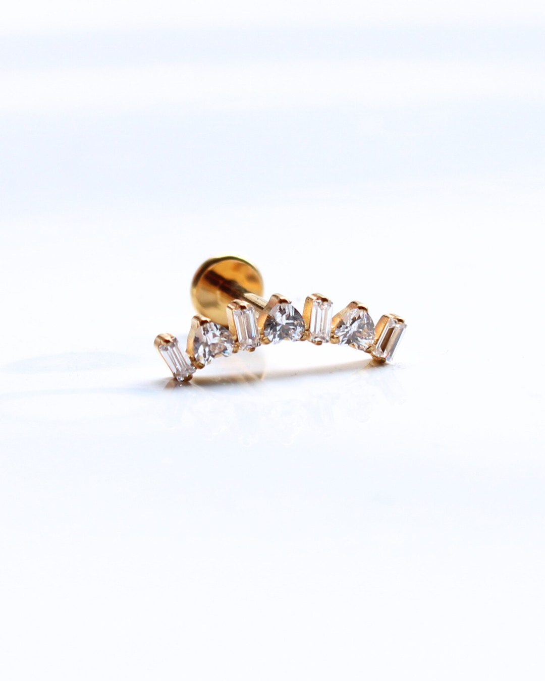 LABRET EN TITANIO EN FORMA DE CORONA