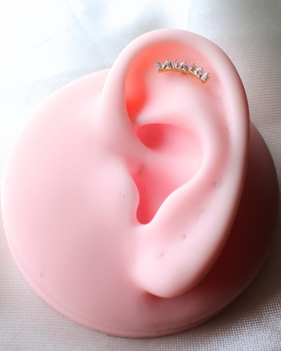 LABRET EN TITANIO EN FORMA DE CORONA