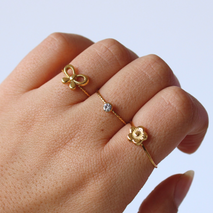 SET DE TRES ANILLOS (LAZO, FLOR Y CIRCONITA)