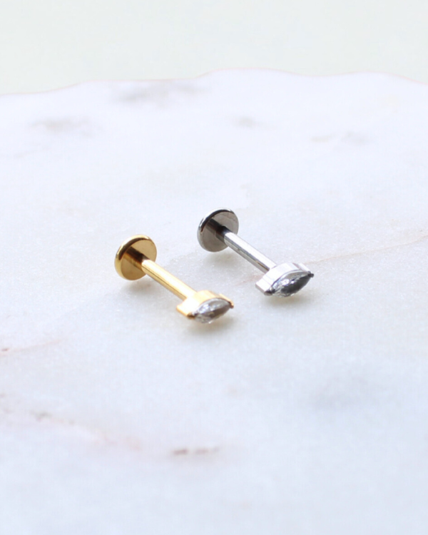 LABRET OVALADO EN TITANIO