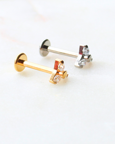 LABRET EN TITANIO EN FORMA DE TRIANGULO
