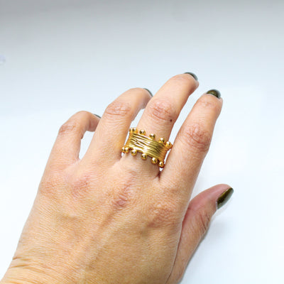 ANILLO DORADO CON BOLITAS