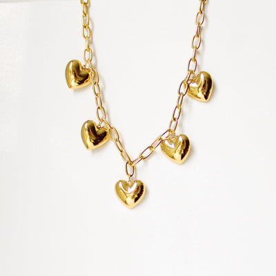 COLLAR CHUNKY CON CHARMS DE CORAZÓN PREORDEN