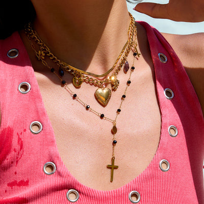 COLLAR CON CIRCONITAS NEGRAS Y CRUZ