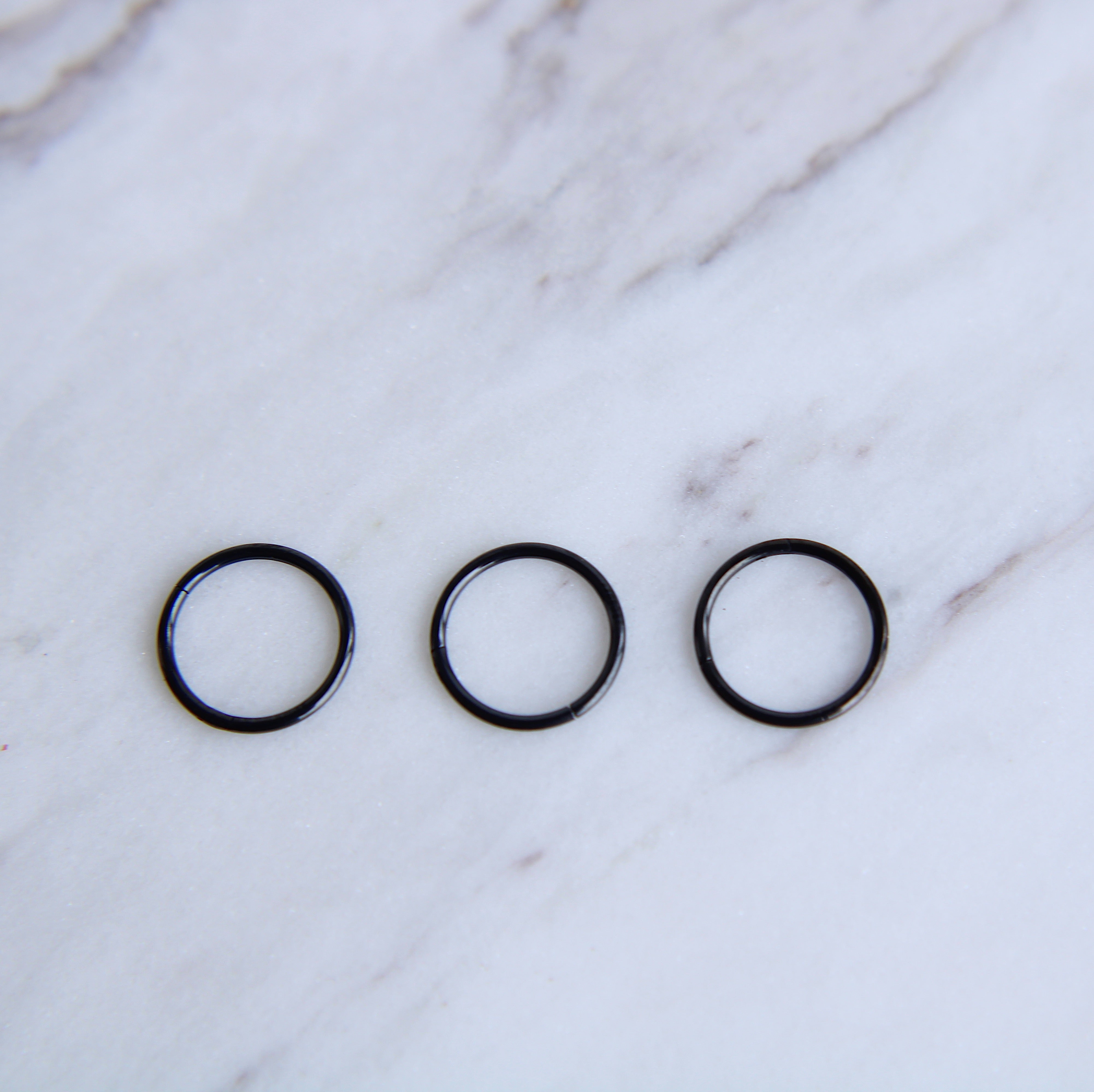 ARGOLLA CLICKER SIN FIN EN TITANIO COLOR