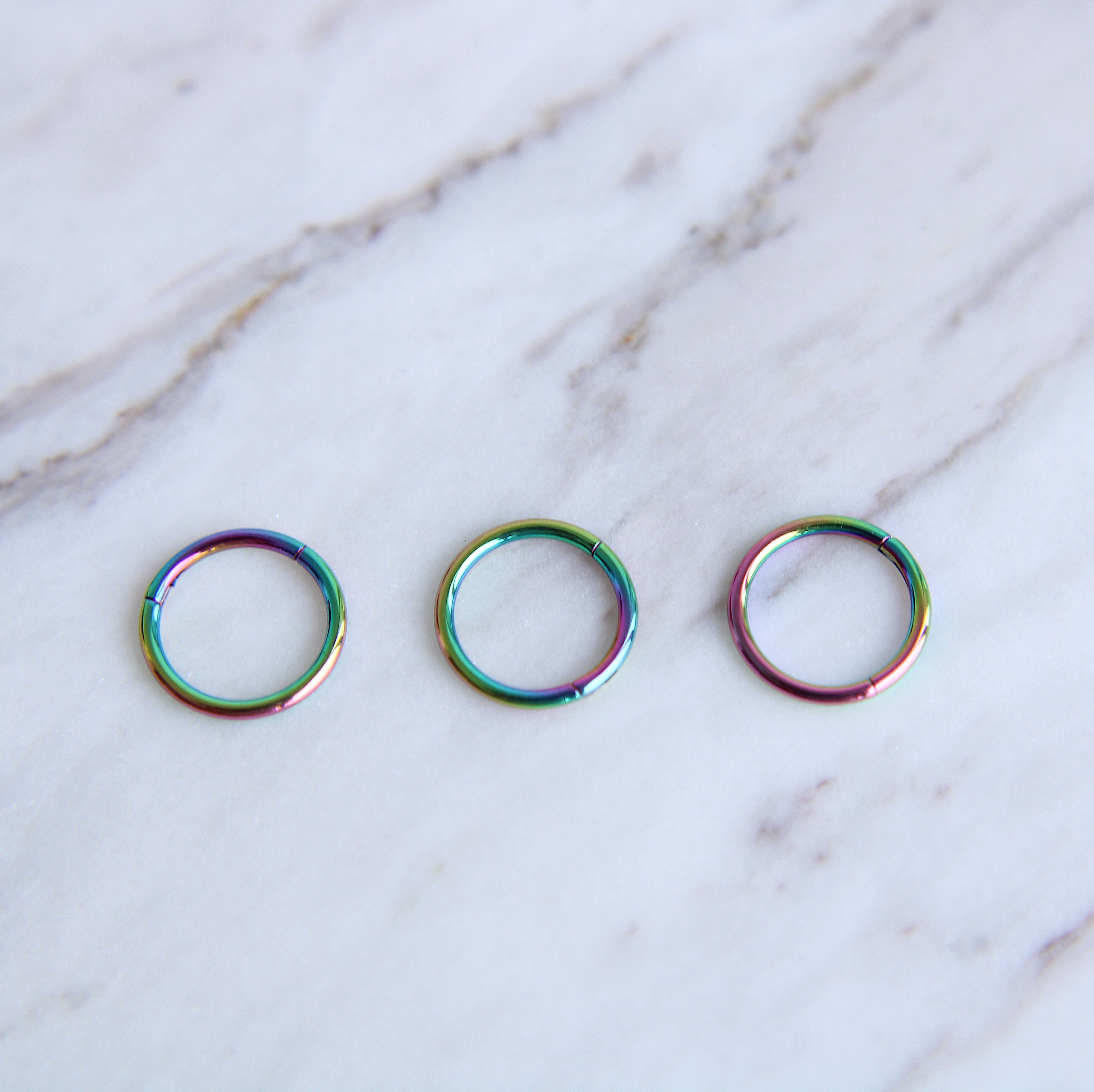 ARGOLLA CLICKER SIN FIN EN TITANIO COLOR